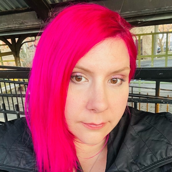 Meet your Posher, Angela - Picture 2 of 2